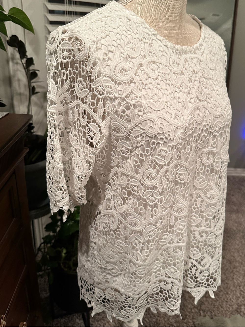 Philosophy White Lace Crochet Short Sleeve Blouse